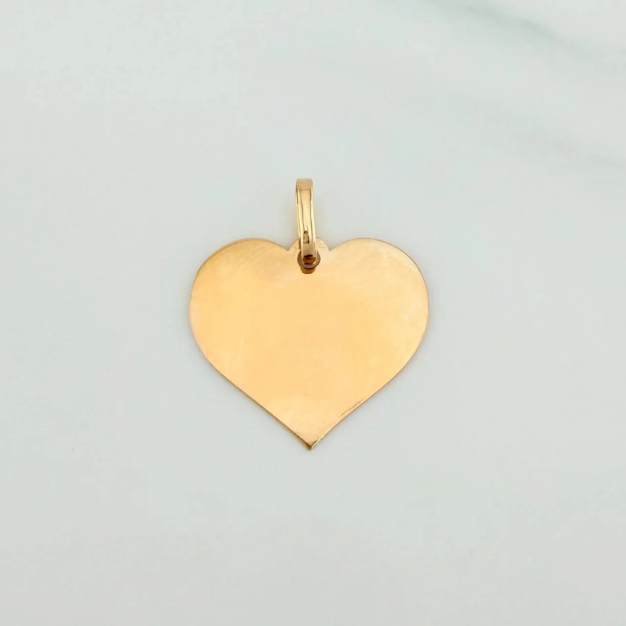 Dije Placa Corazon 1.05gr / 2.3cm / Oro Amarillo 18K &