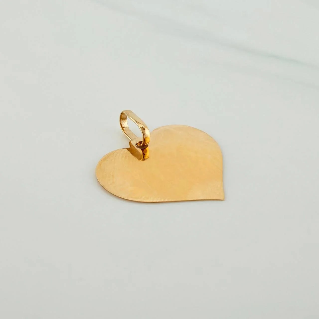 Dije Placa Corazon 1.05gr / 2.3cm / Oro Amarillo 18K &