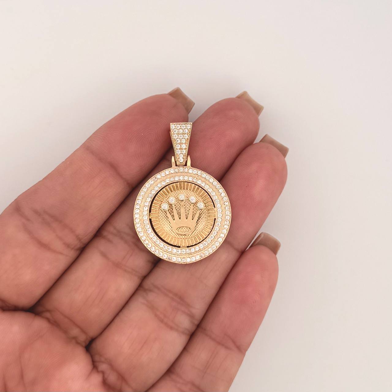 Dije Placa Corona Circular 6.4gr / 4.5cm / Oro Amarillo 18K