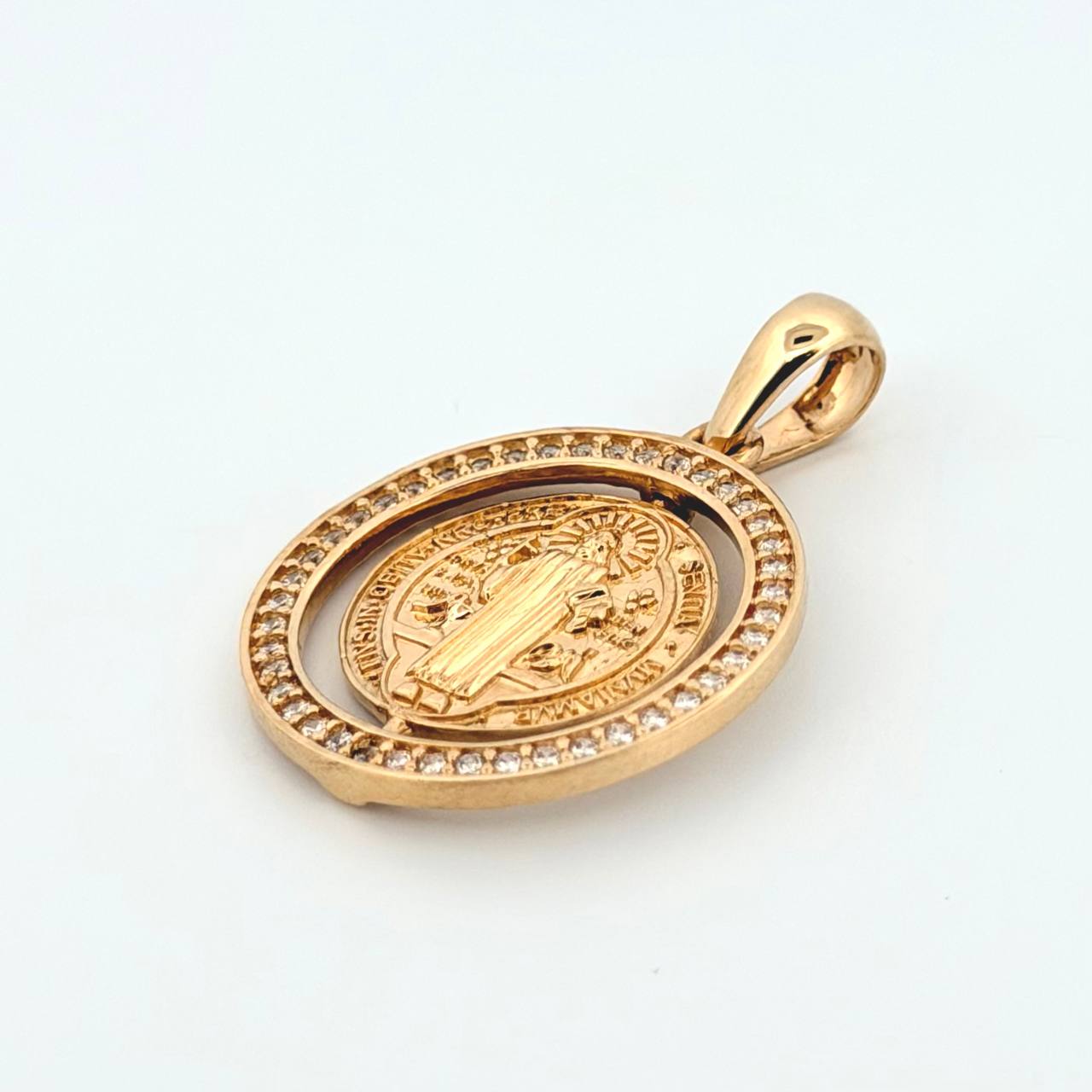Dije Placa Circular San Benito 4.65gr / 3.3cm / Oro Amarillo 18K