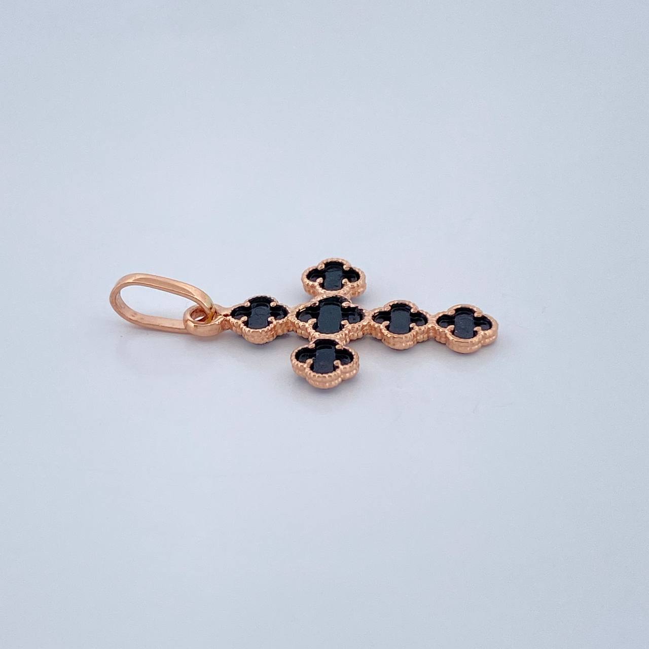 Dije Cruz Treboles 0.85gr / 2.5cm / Oro Rosa 18K &