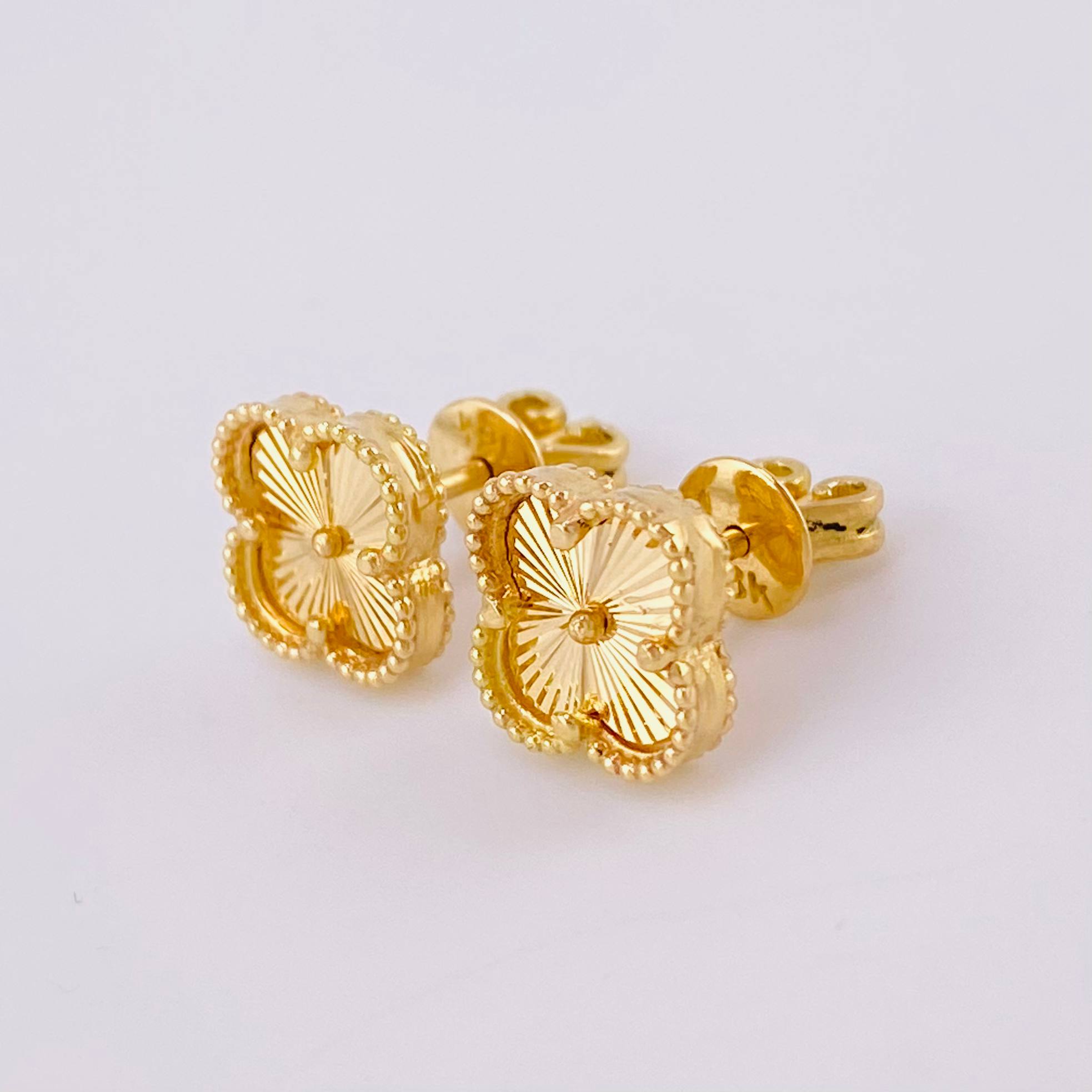 Topos Trebol Diamantado 3 g / 8.4 mm Oro Amarillo 18K