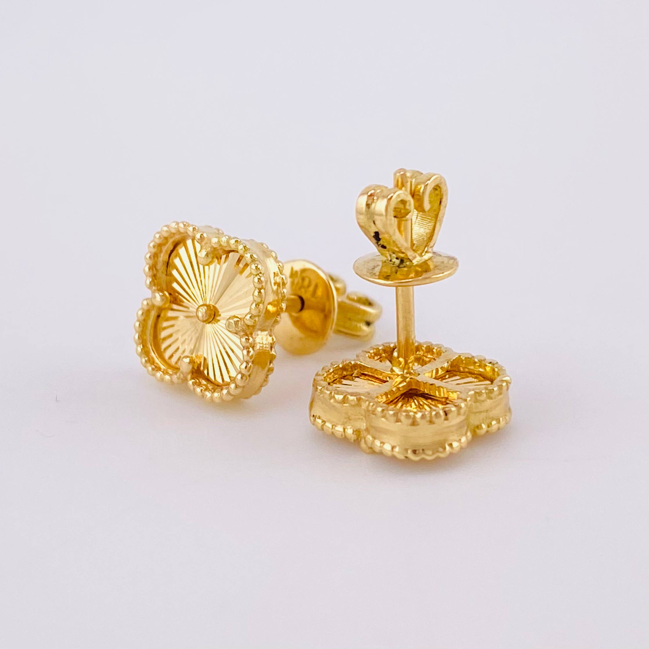 Topos Trebol Diamantado 2.95 g / 8.5 mm Oro Amarillo 18K