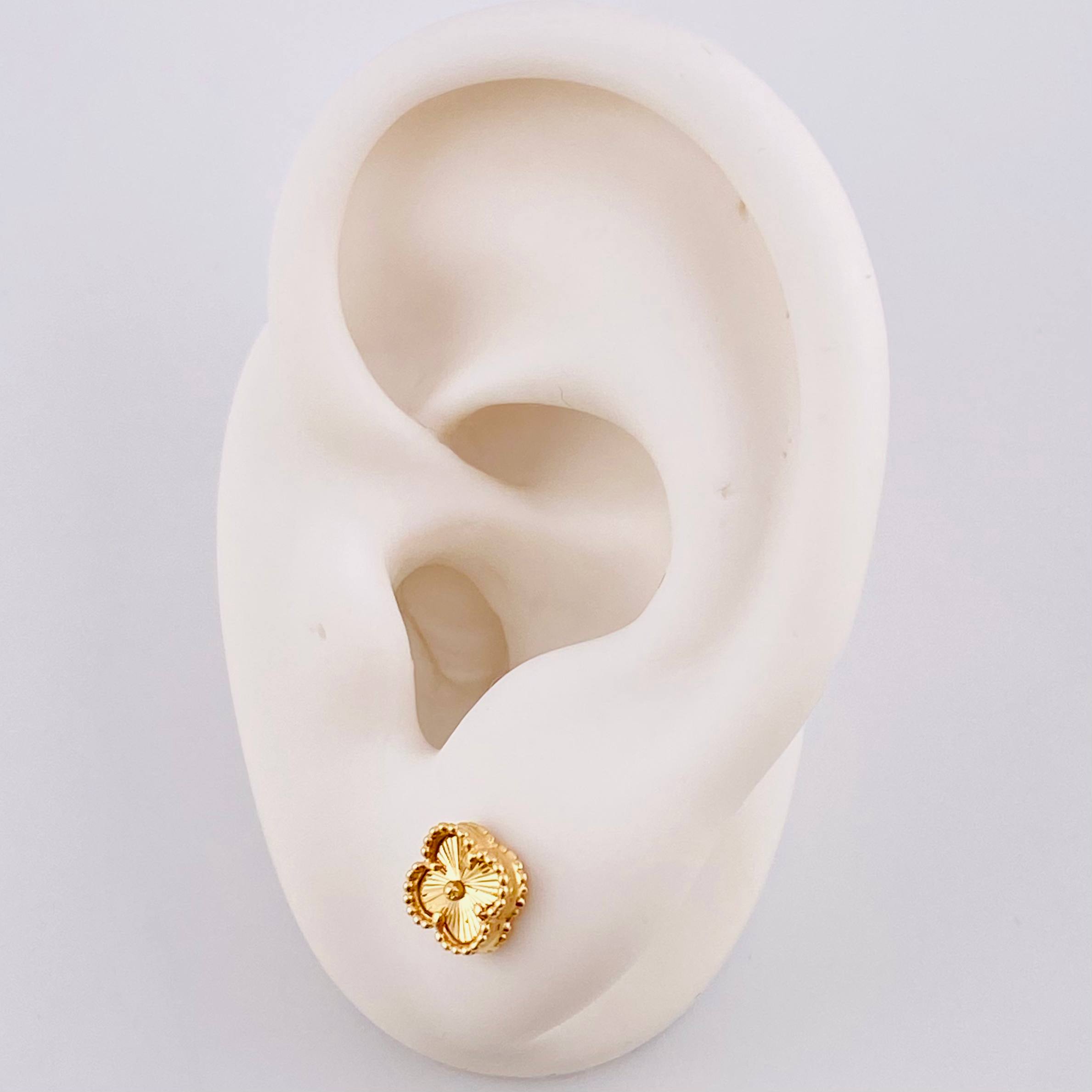 Topos Trebol Diamantado 2.2 g / 6.6 mm Oro Amarillo 18K
