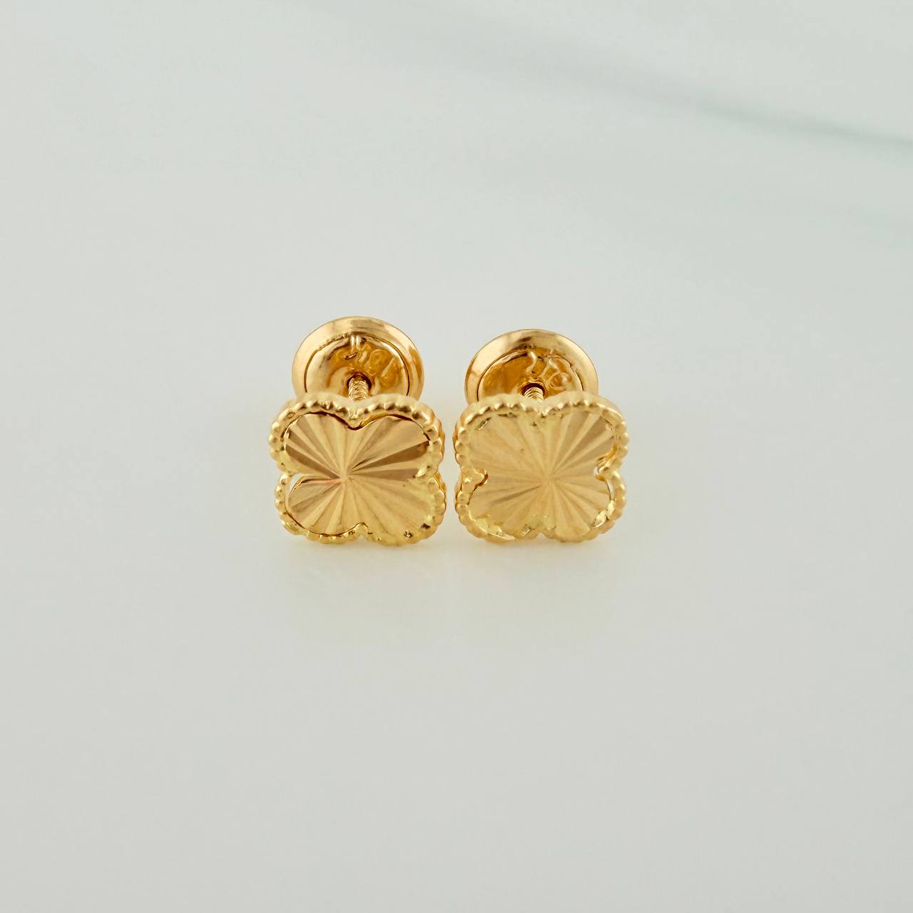 Topos Trebol 0.9gr / 6.6mm Oro Amarillo 18K &