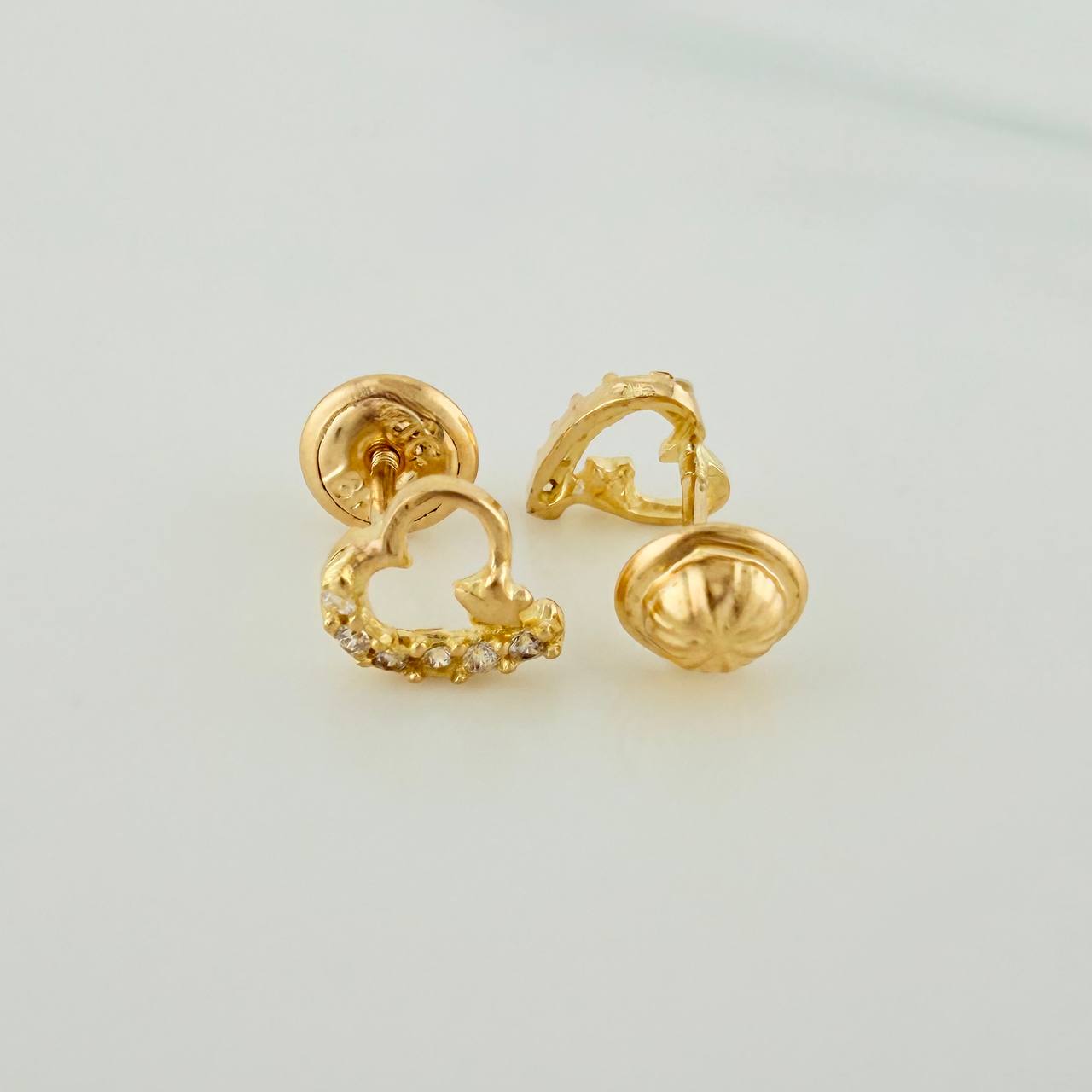 Topos Silueta Corazón Estrella 0.85gr / 6.4mm Oro Amarillo 18K