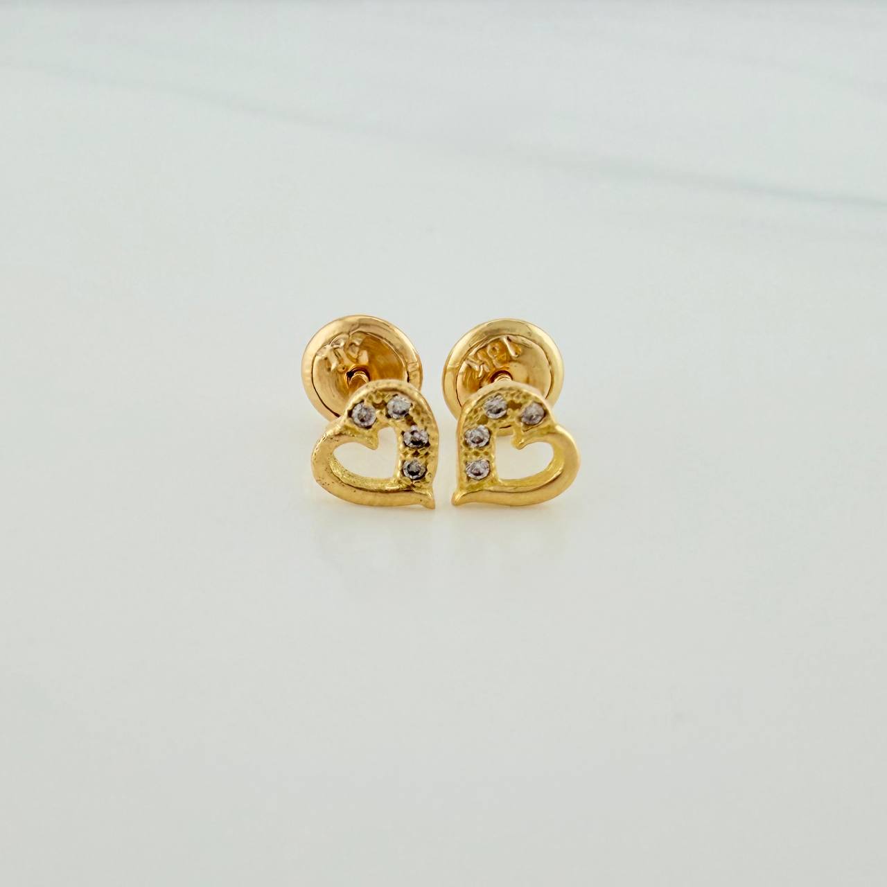 Topos Silueta Corazón 0.75gr / 5.7mm Oro Amarillo 18K