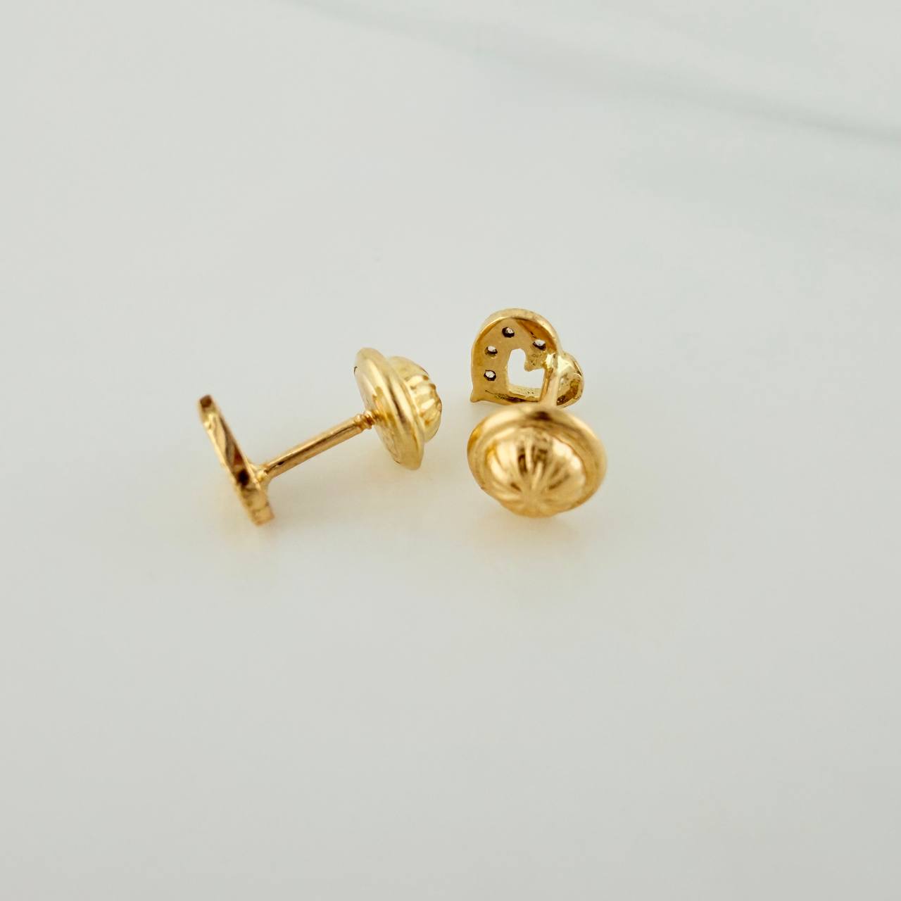 Topos Silueta Corazón 0.75gr / 5.7mm Oro Amarillo 18K
