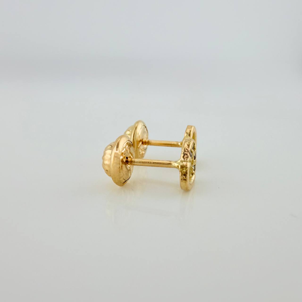 Topos Silueta Corazón 0.75gr / 5.7mm Oro Amarillo 18K