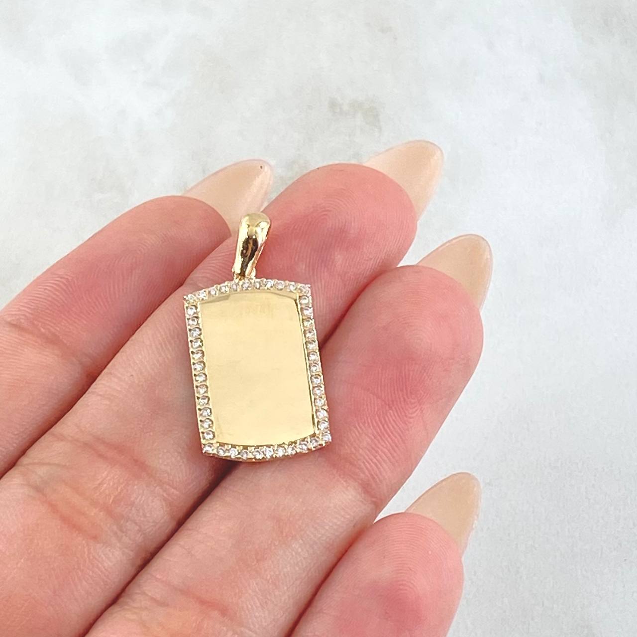 Dije Placa 2.4gr / 2.7cm / Oro Amarillo 18K ©
