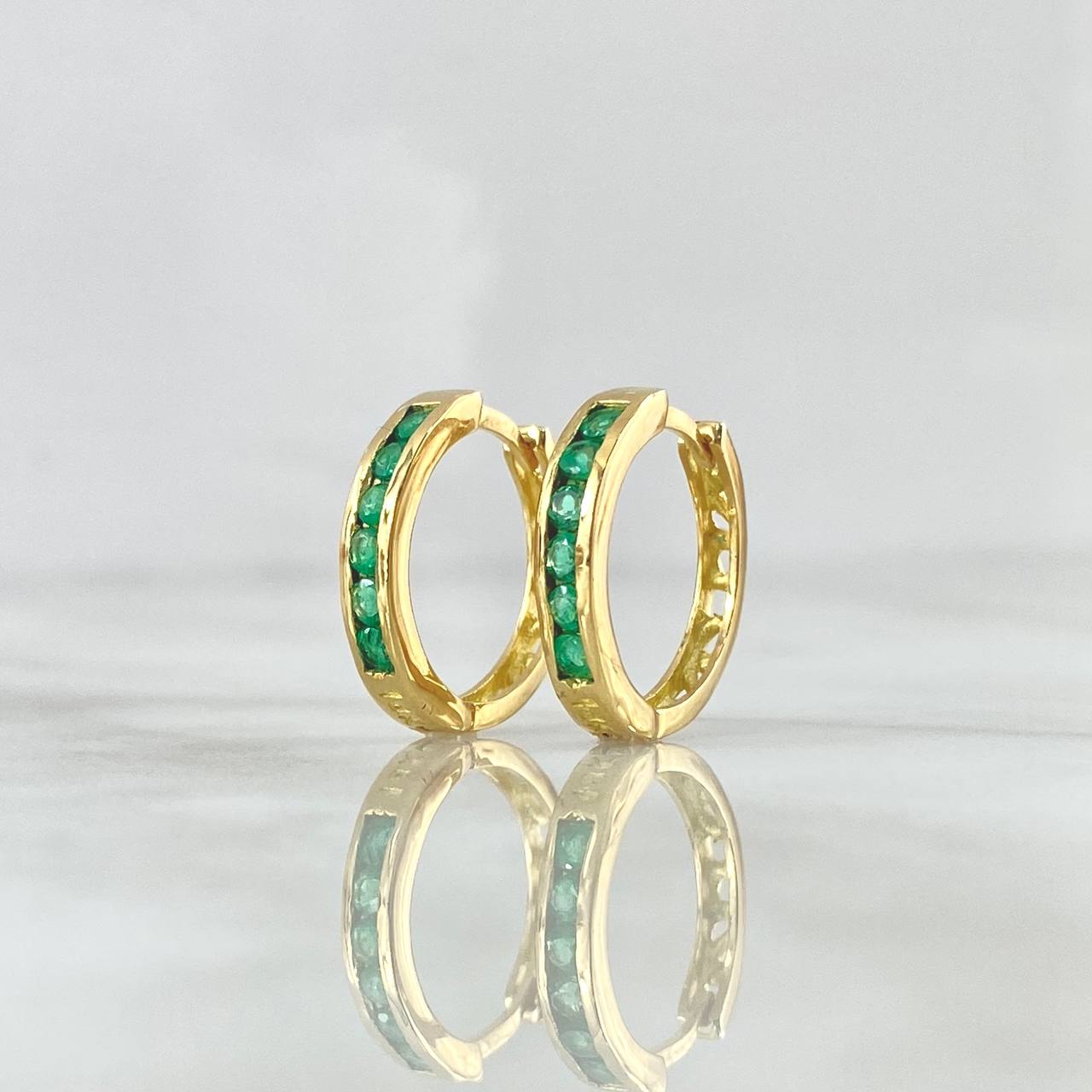 Candongas Carril Encerrado Esmeraldas 1.2 Qts 3.8gr / 1.8cm / Oro Amarillo 18K