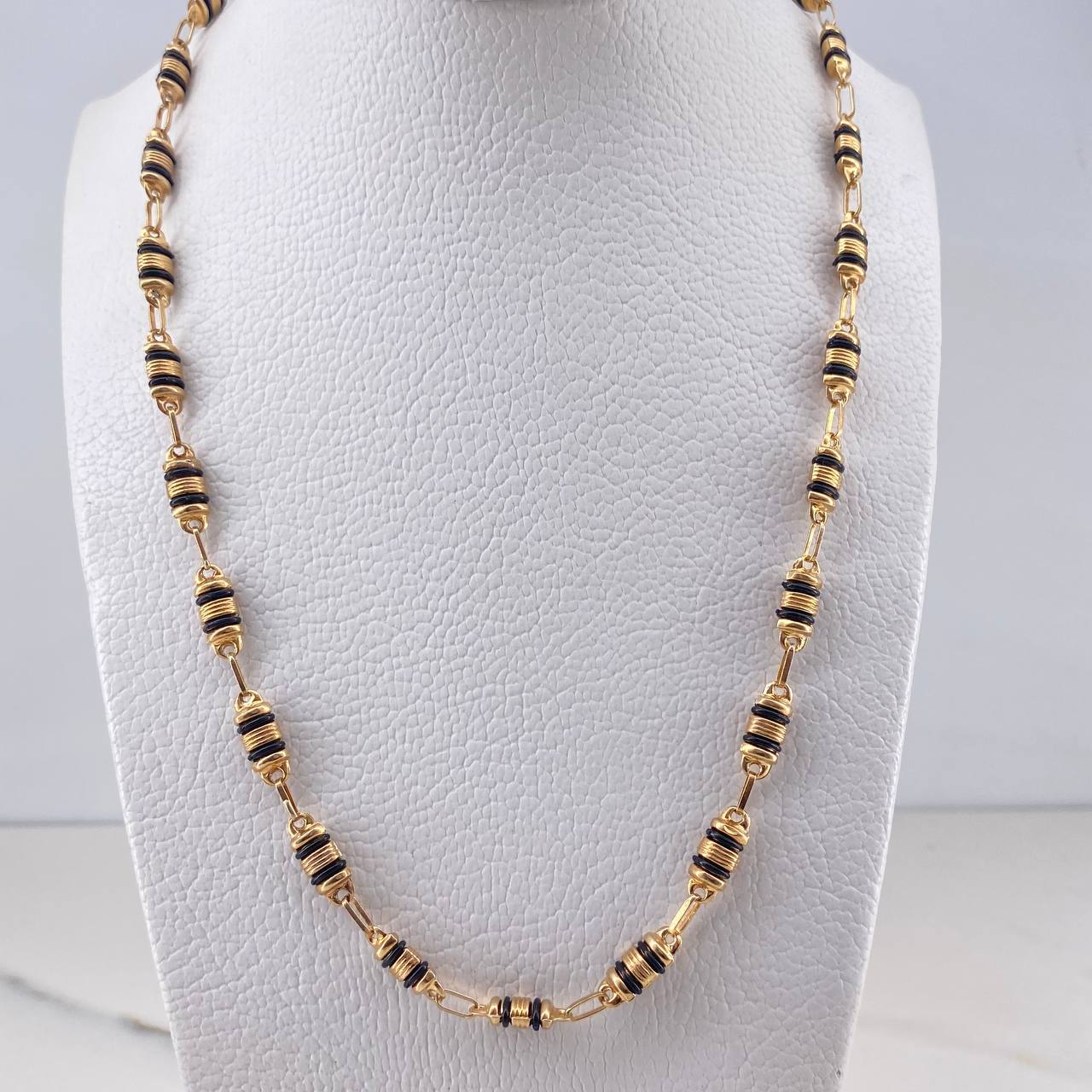 Cadena Rustica Canotillo 13.4gr / 65cm / 4.4mm Cauchos Negros Oro Amarillo 18K &