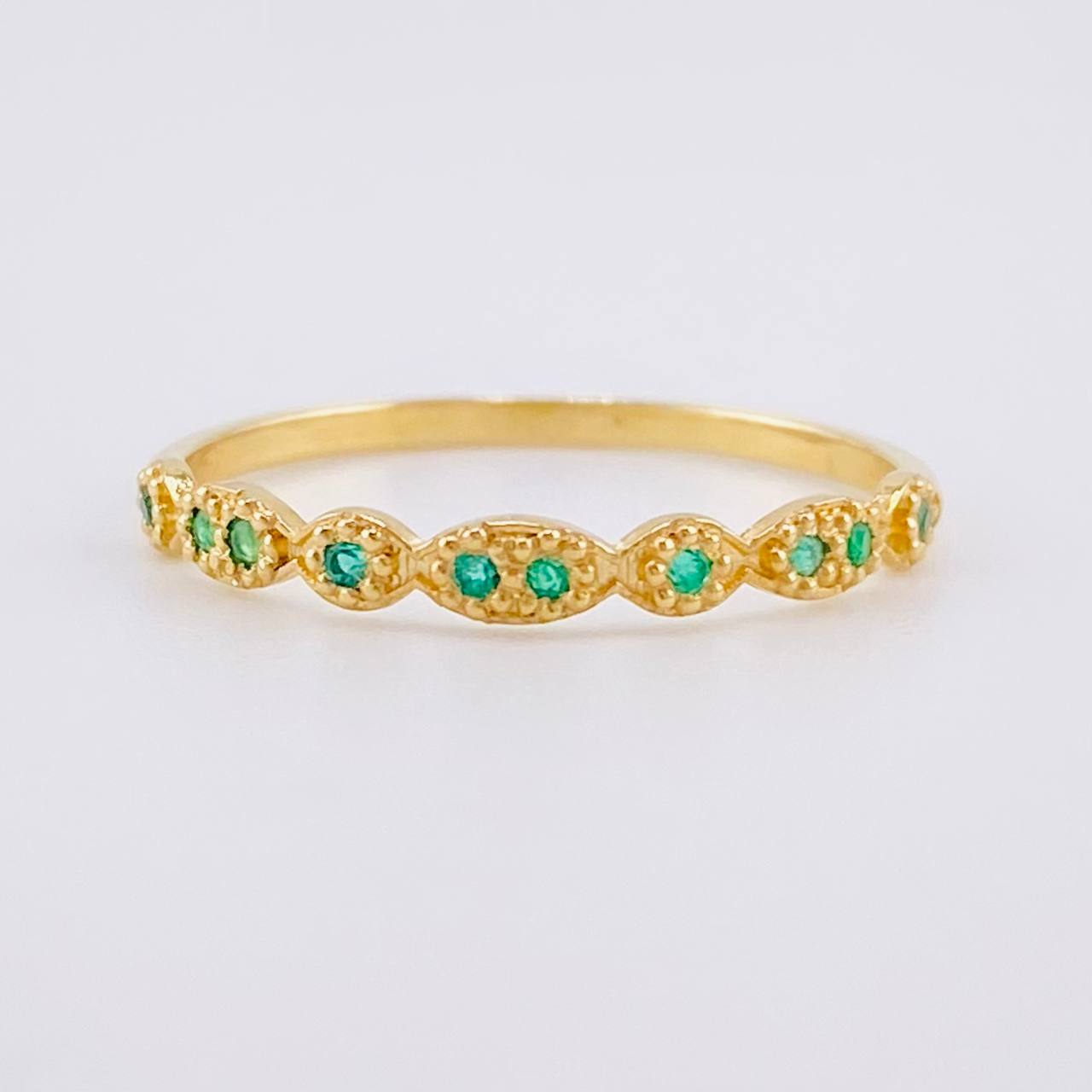 Anillo Onda Esmeralda 11pts 0.9g / T5 1/2 Oro Amarillo 18K