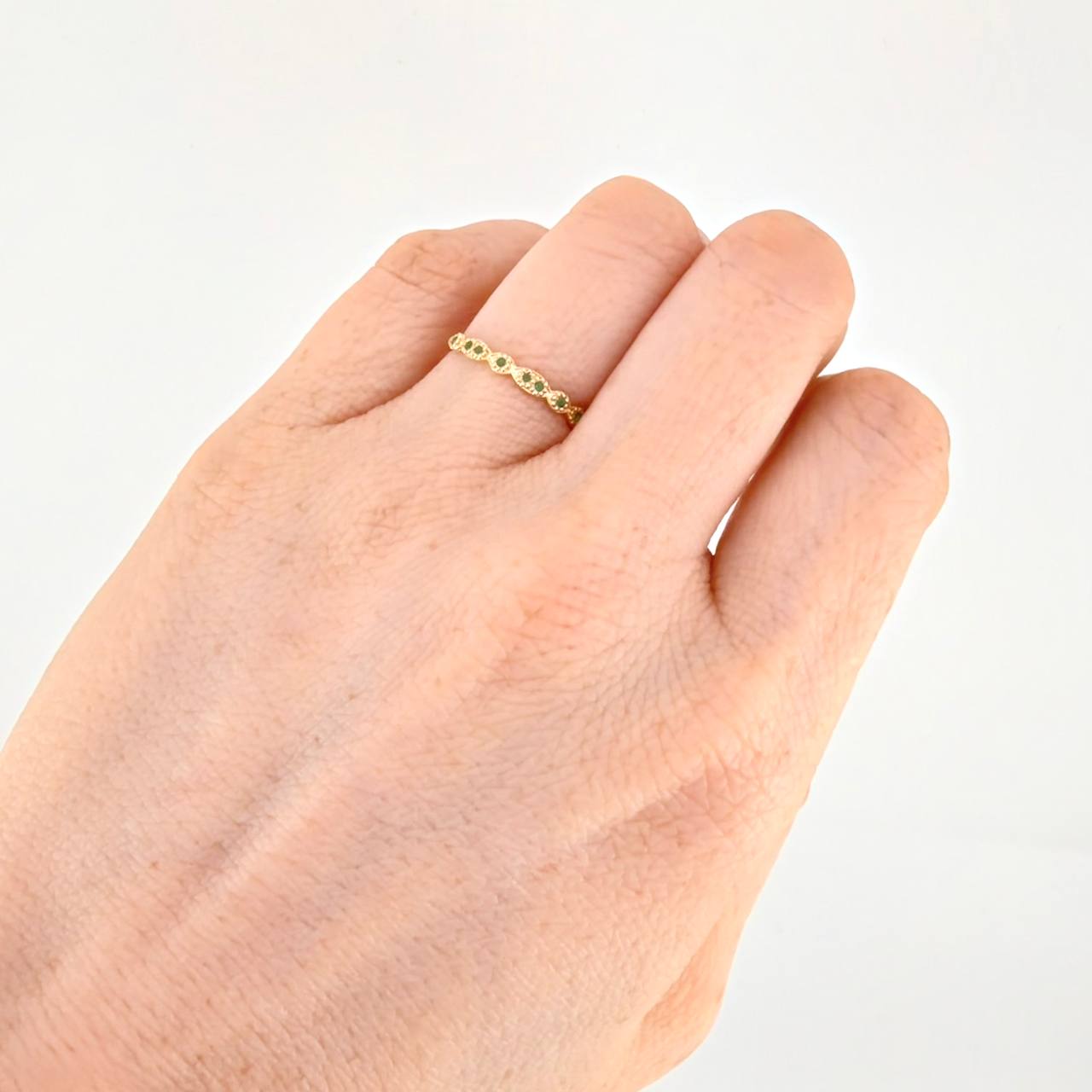 Anillo Onda Esmeralda 11pts 0.9g / T5 1/2 Oro Amarillo 18K