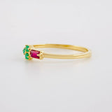 Anillo Flor Rectangular Rubí 8pts Esmeralda 3pts 1.45g / T6 Oro Amarillo 18K