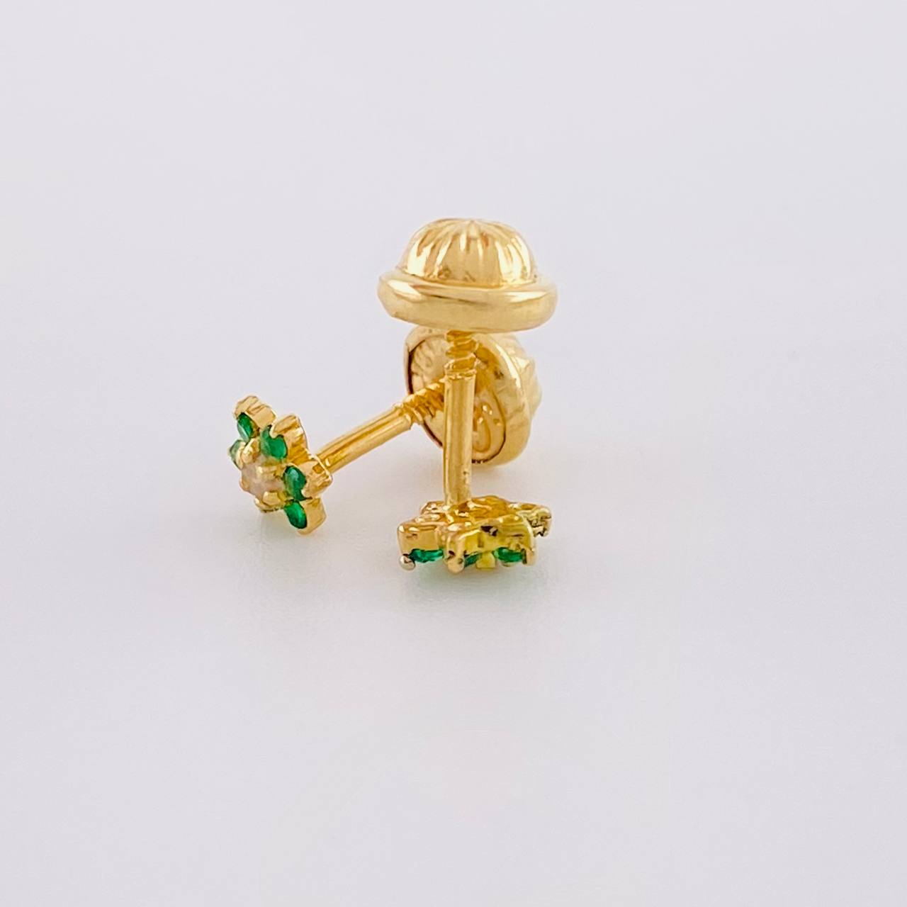 Topos Flor Esmeraldas 5pts Diamante 3pts 0.8g / 4.4mm Oro Amarillo 18K