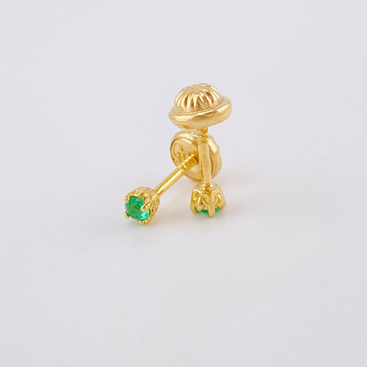 Topos Cuatro Garra Esmeraldas 9pts 0.8g / 2.8mm Oro Amarillo 18K