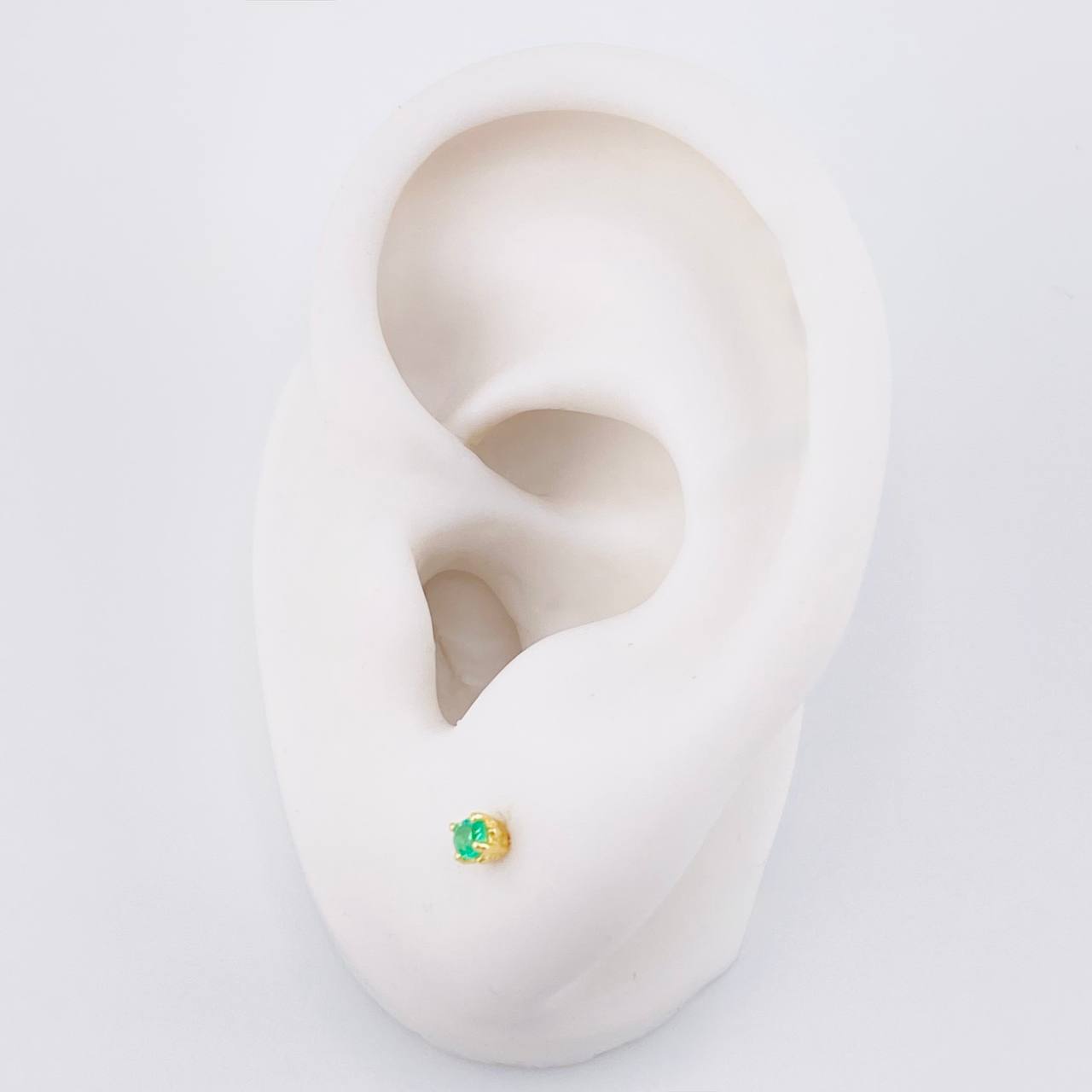 Topos Cuatro Garra Esmeraldas 9pts 0.8g / 2.8mm Oro Amarillo 18K