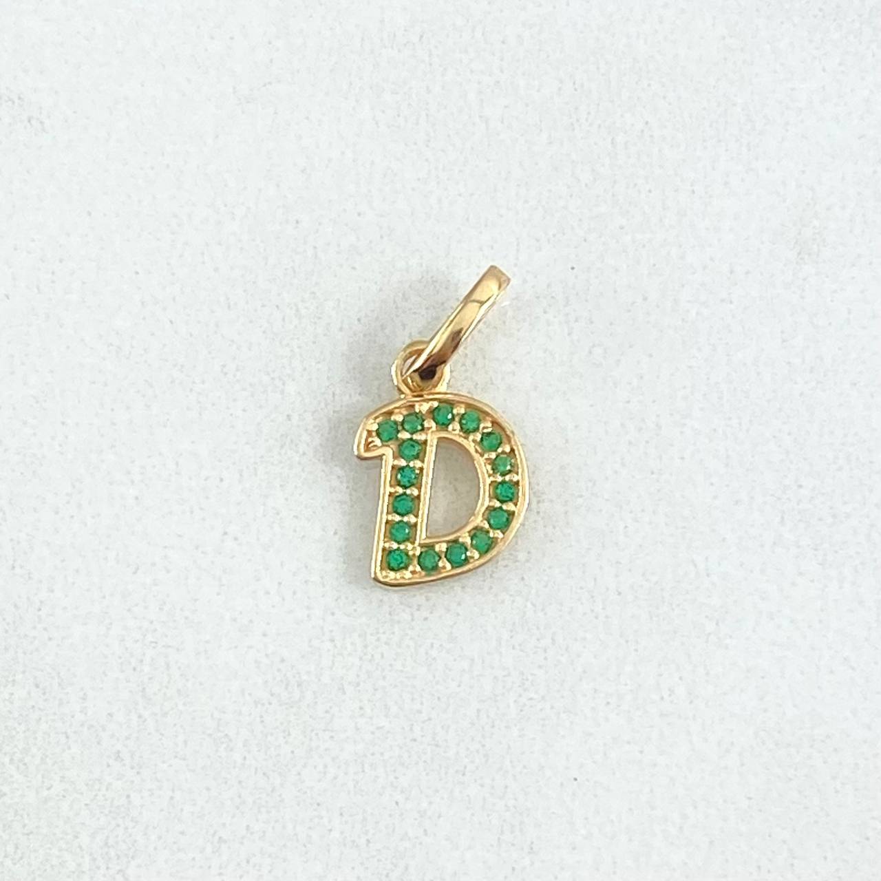 Dije Letra D 0.65gr / 1.5cm / Circones Verdes Oro Amarillo 18K