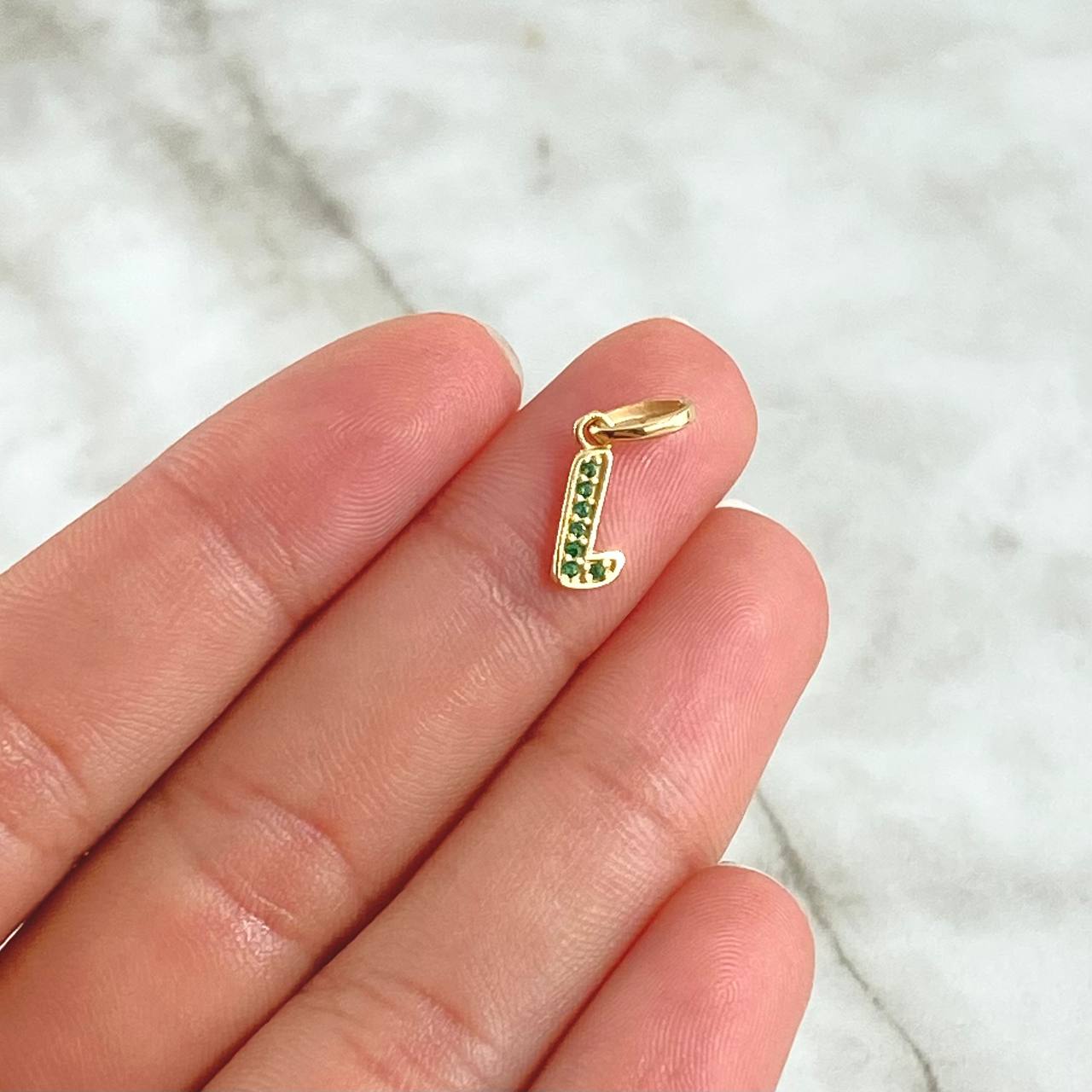 Dije Letra L 0.5gr / 1.7cm / Circones Verdes Oro Amarillo 18K