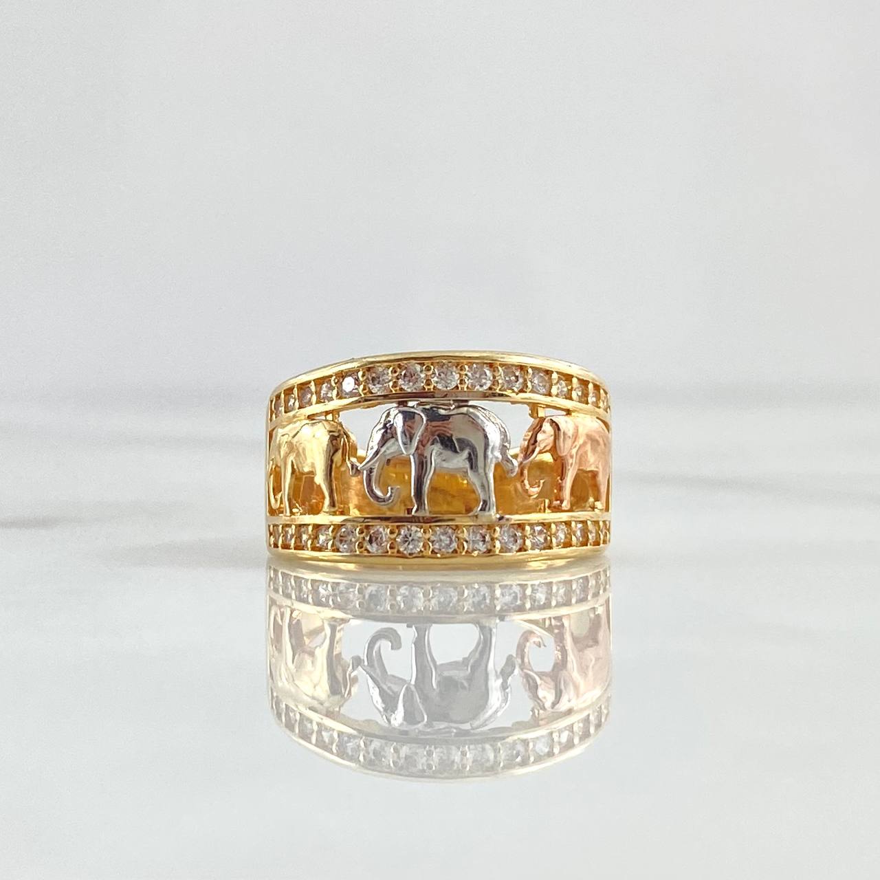 Anillo Tres Elefantes 6.05gr / T7 1/4 / Circones Blancos Tres Oros 18K