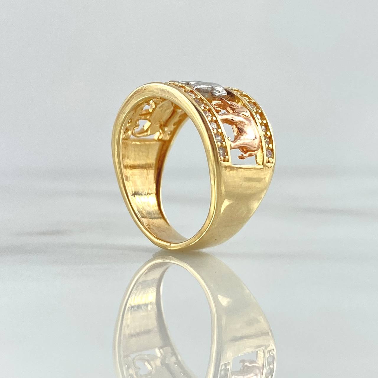 Anillo Tres Elefantes 6.05gr / T7 1/4 / Circones Blancos Tres Oros 18K