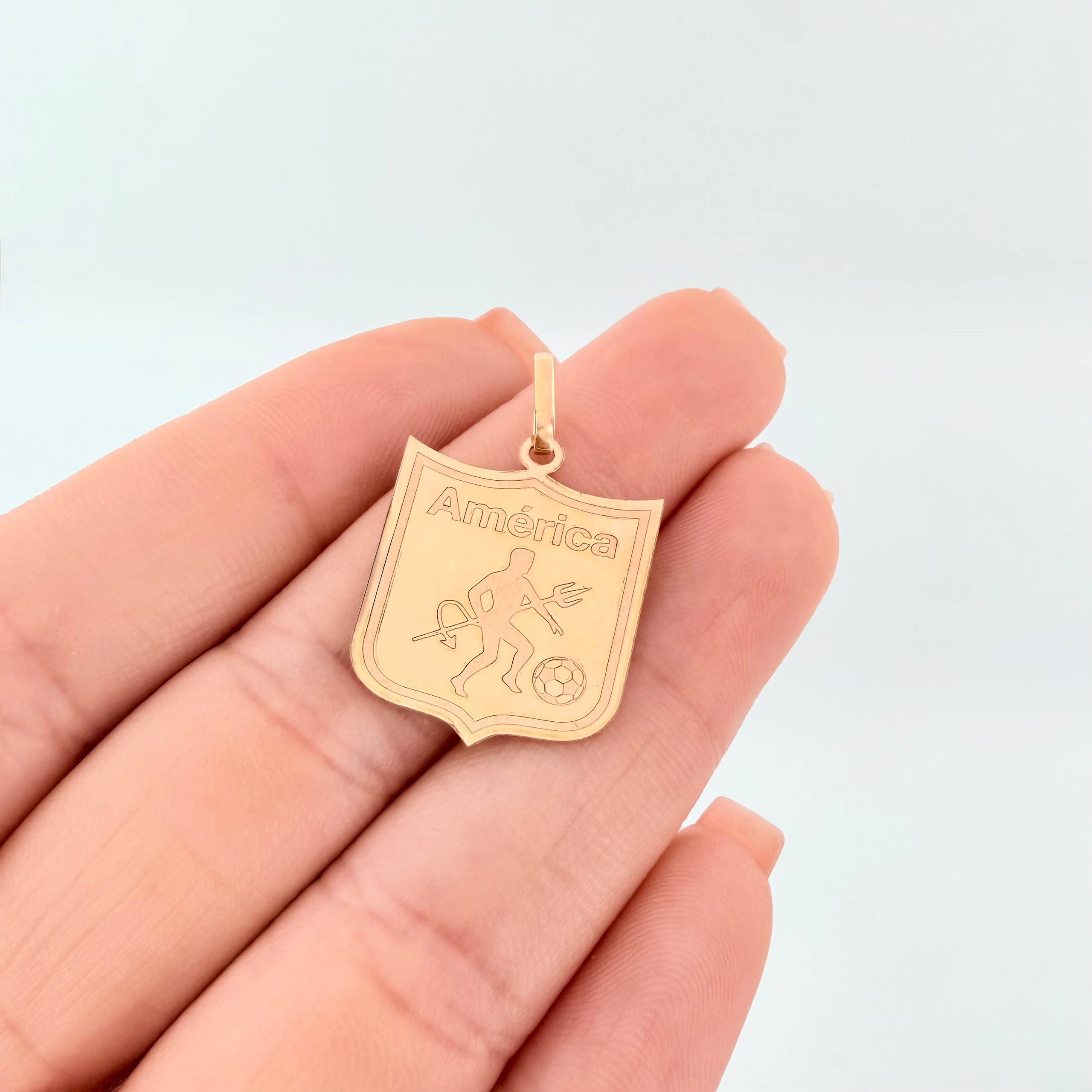 Dije Escudo America De Cali 1.3gr / 2.7cm / Oro Amarillo 18K ©