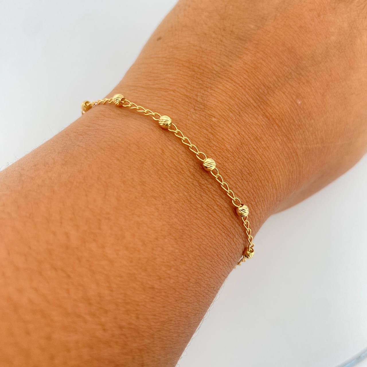 Pulso Tipo Militar Espiga 1.85gr / 19.6cm / 3mm Bolas Diamantadas Oro Amarillo 18K $