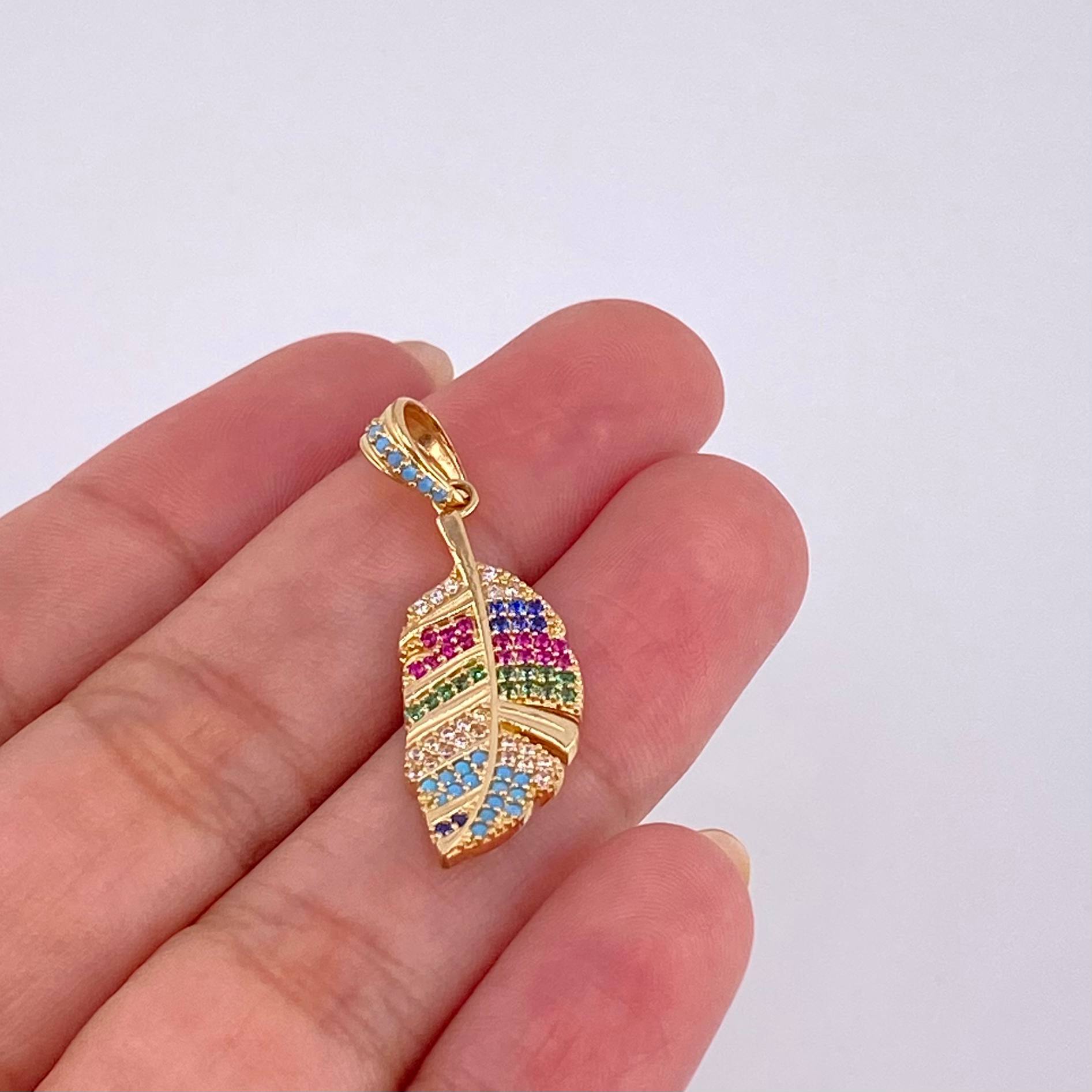 Dije Pluma Multicolor 2.5 g / 3.5 cm Oro Amarillo 18K