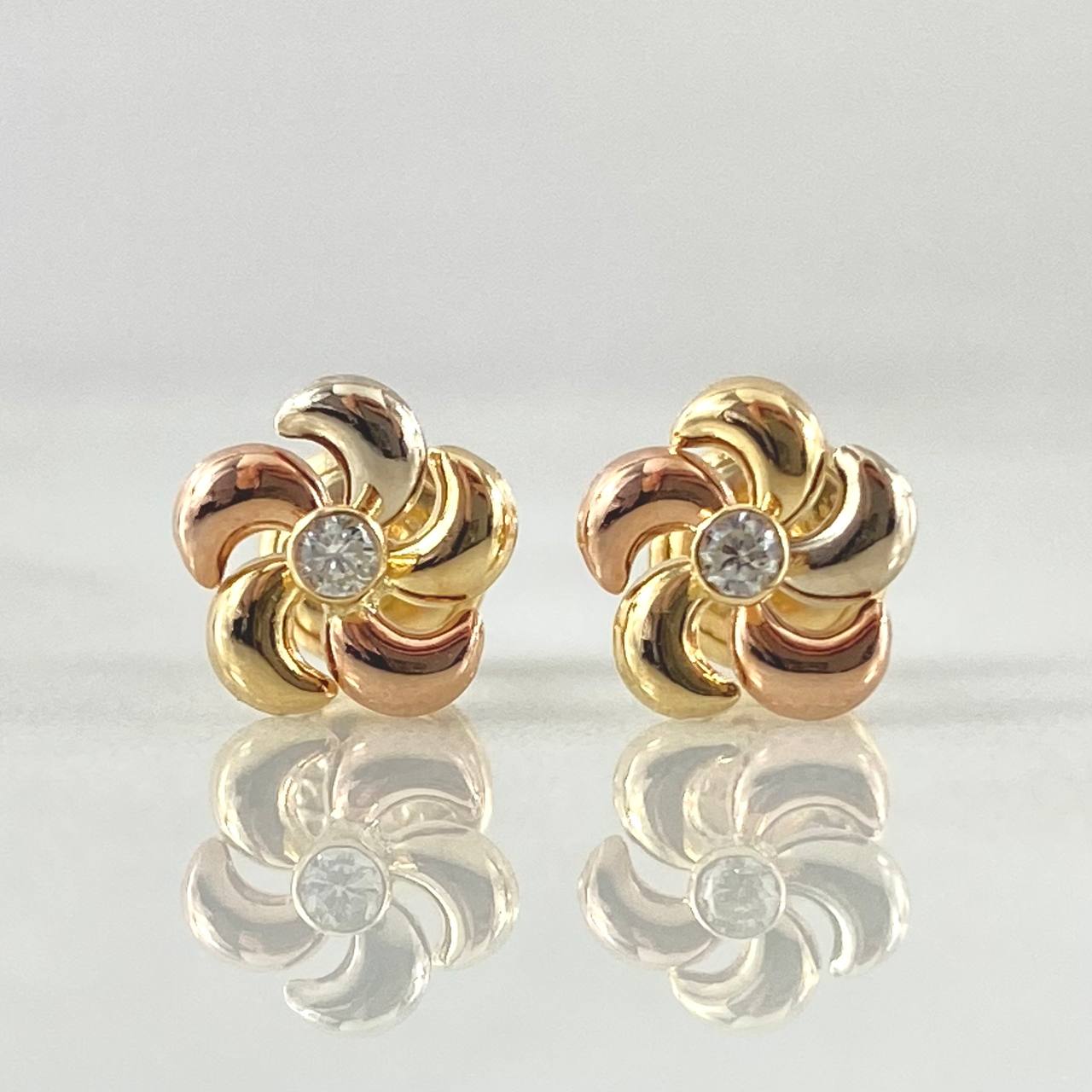 Topos Flor Helice 0.65gr / Tres Oros 18K