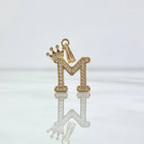 Dije Letra M Corona 1.45gr / 2.5cm / Circones Blancos Oro Amarillo 18K