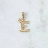 Dije Letra E Corona 1.4gr / 2.5cm / Circones Blancos Oro Amarillo 18K ©
