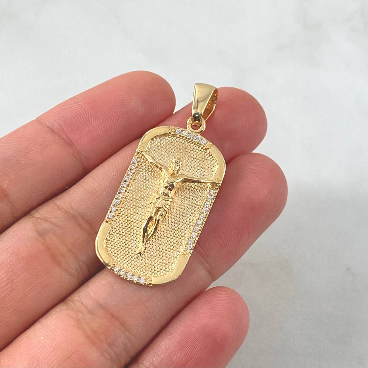 Dije Placa Rectangular Cristo 5.9gr / 3.8cm / Circones Blancos Oro Amarillo 18K