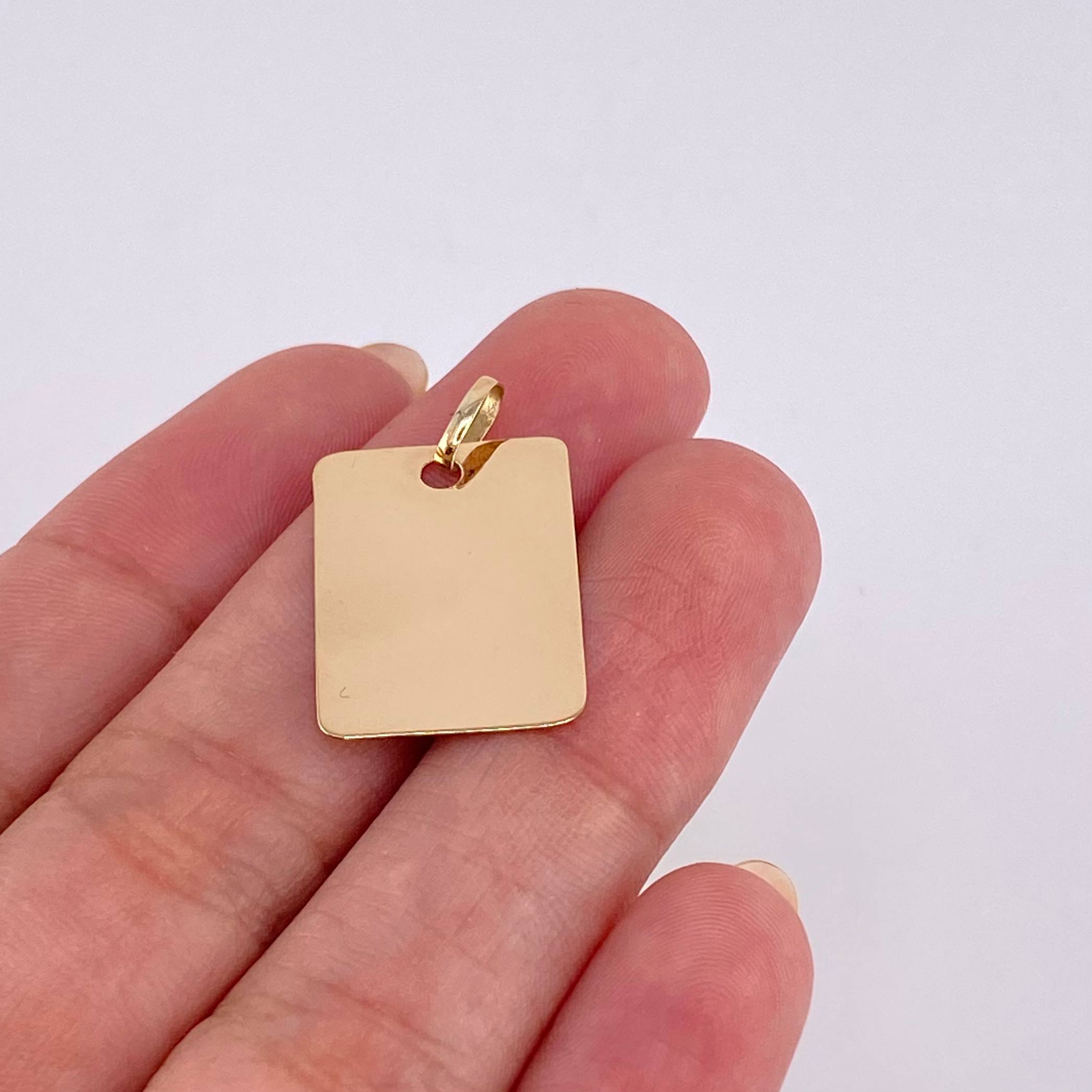 Dije Placa Cuadrada 1.8 g / 2.7 cm Oro Amarillo 18K