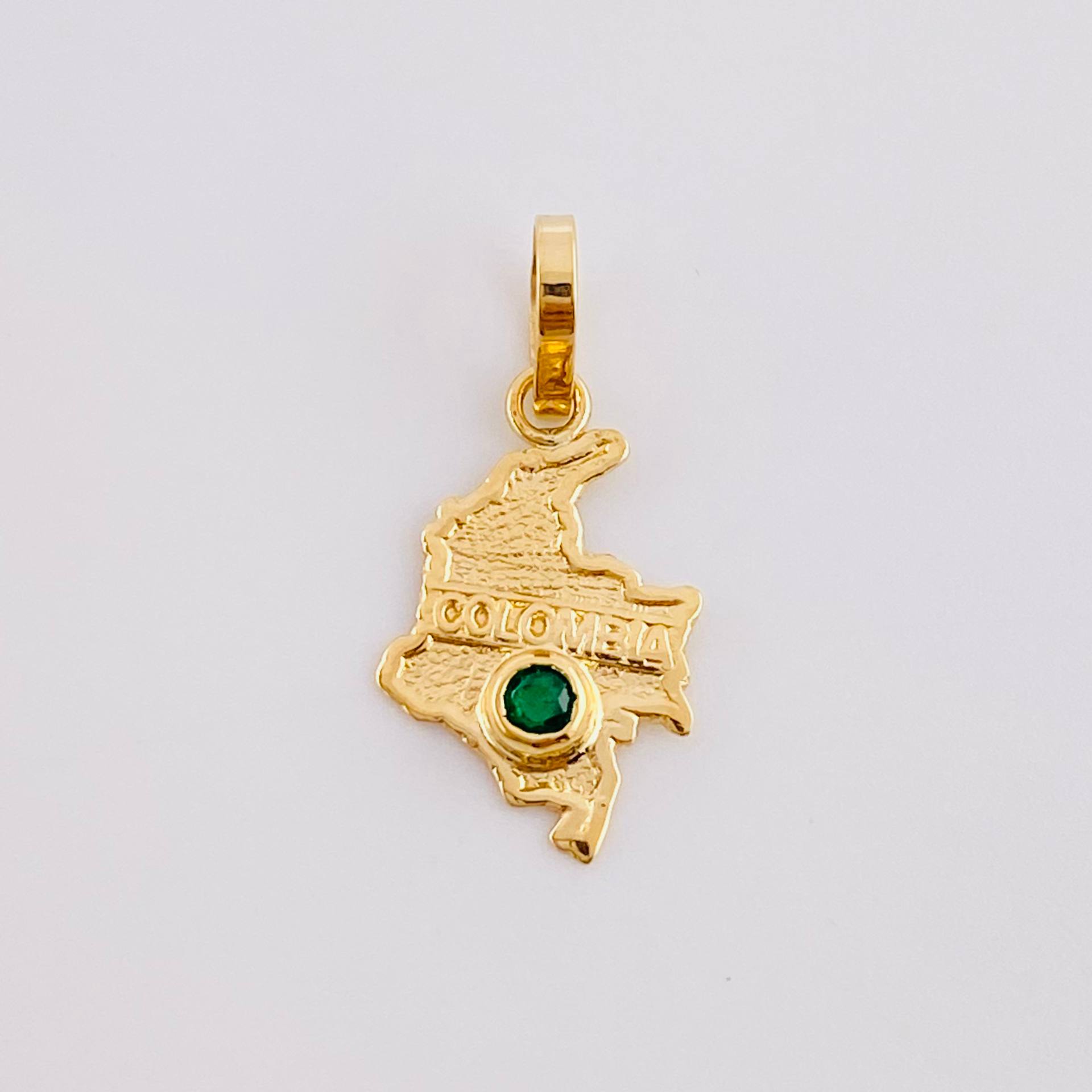 Dije Mapa Colombia Esmeralda 6Pts 0.75 g / 2.7 cm Oro Amarillo 18K