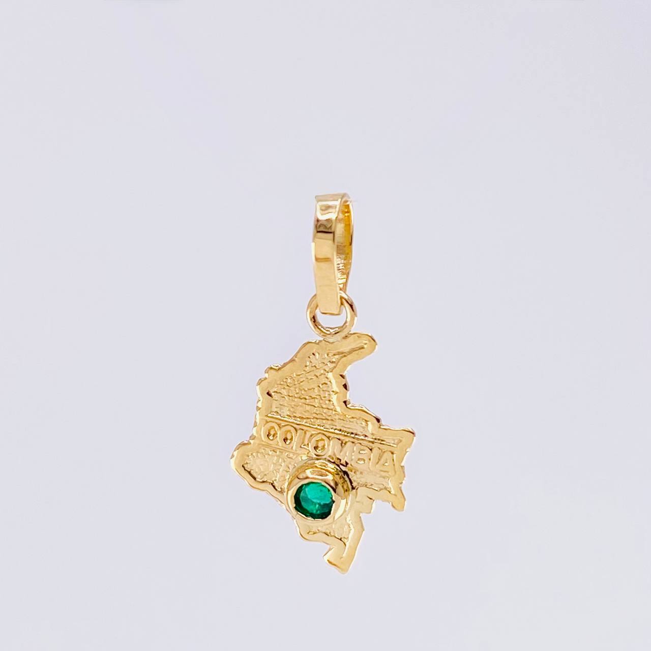 Dije Mapa Colombia Esmeralda 6Pts 0.75 g / 2.7 cm Oro Amarillo 18K