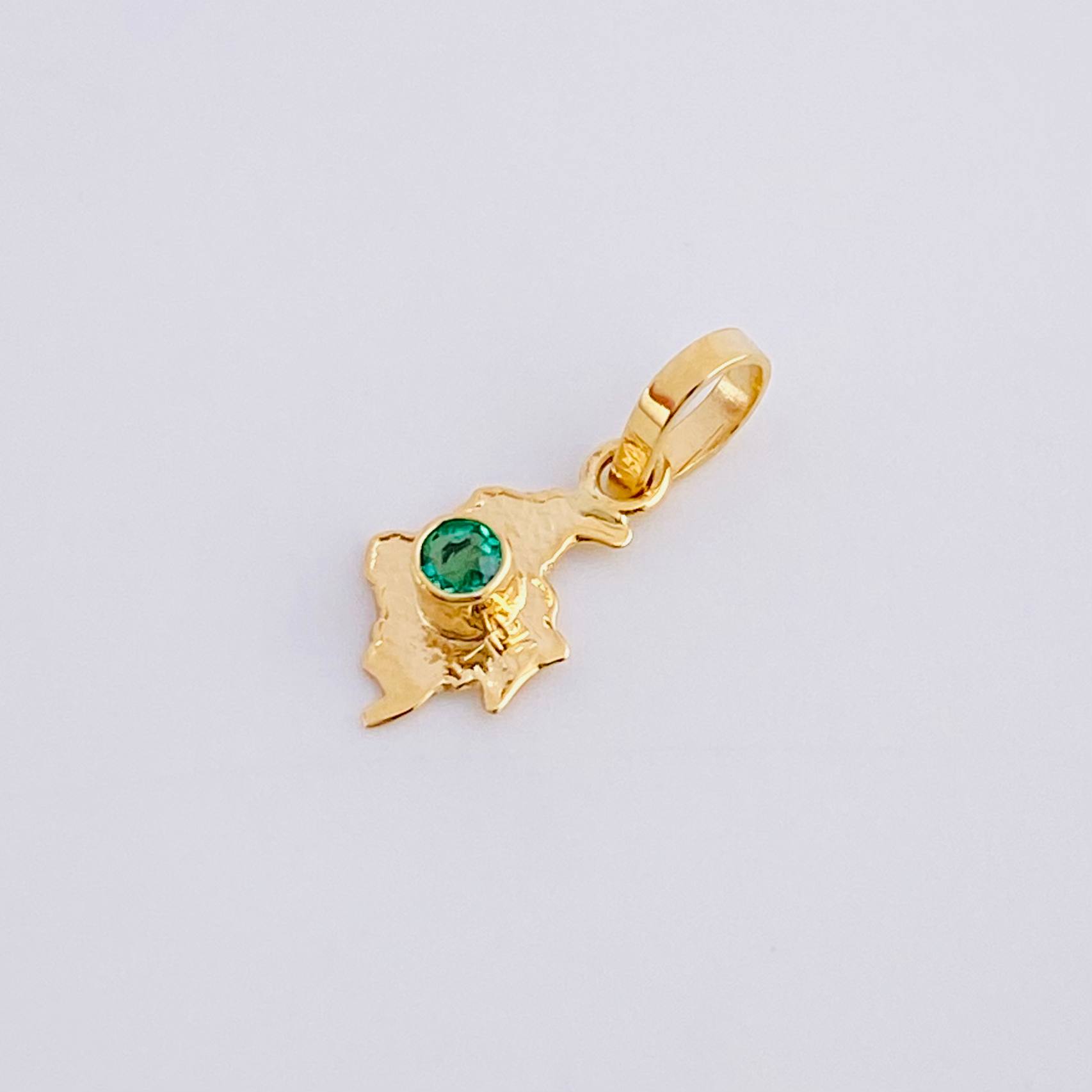 Dije Mapa Colombia Esmeralda 3Pts 0.25 g / 2.2 cm Oro Amarillo 18K