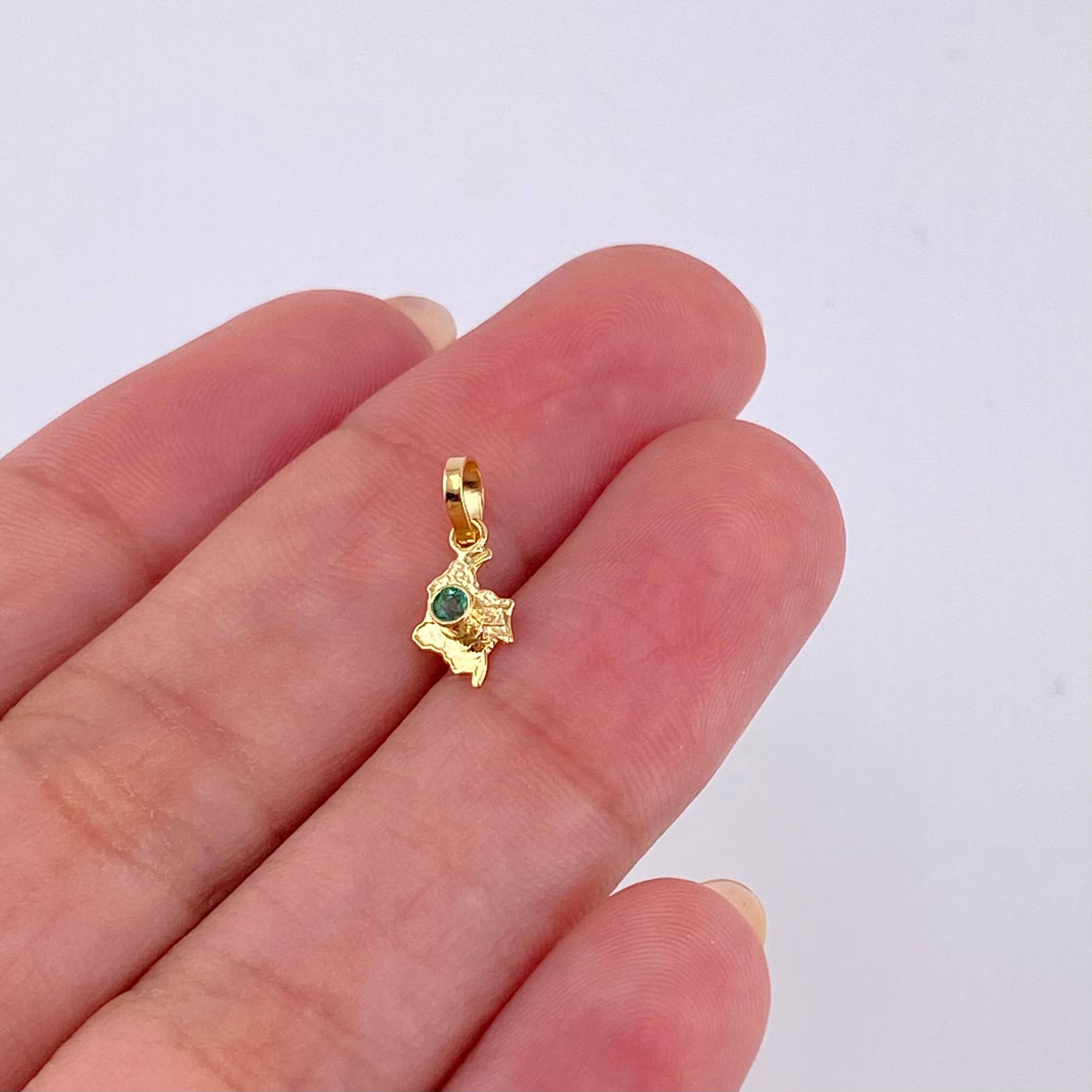 Dije Mapa Colombia Esmeralda 3Pts 0.2 g / 2.2 cm Oro Amarillo 18K