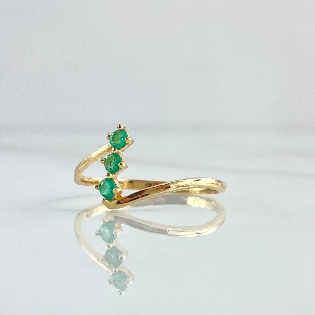 Anillo Trio Vertical Esmeraldas 18Pts 1.2 g / T7 1/2 Oro Amarillo 18K