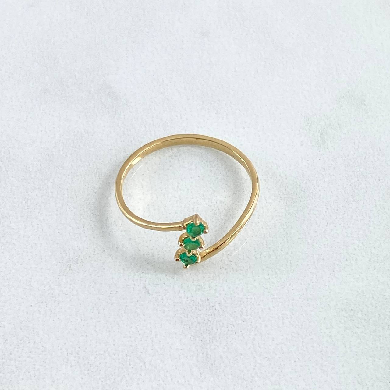Anillo Trio Vertical Esmeraldas 18Pts 1.2 g / T7 1/2 Oro Amarillo 18K