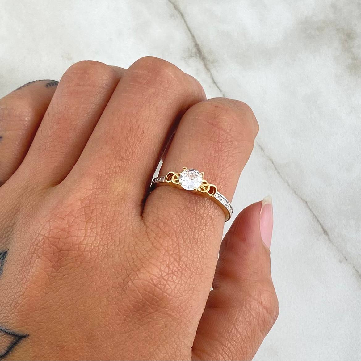 Anillo Solitario Burbuja Vectorial 2.05gr / T6 1/2 / Circones Blancos Dos Oros Amarillo Blanco 18K