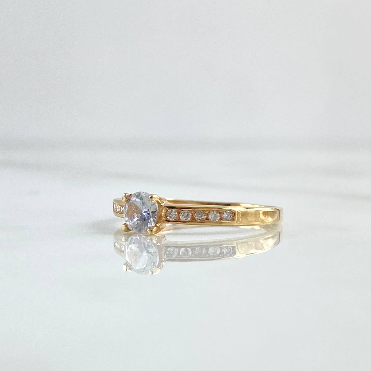 Anillo Solitario Cuatro Puntas 1.65gr / T7 1/4 / Circones Blancos Oro Amarillo 18K