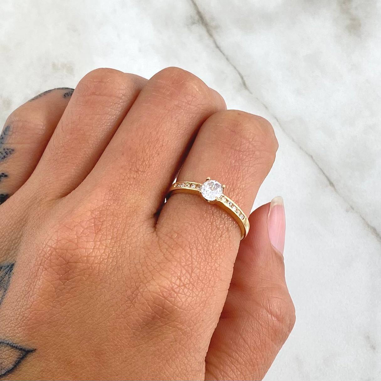 Anillo Solitario Cuatro Puntas 1.65gr / T7 1/4 / Circones Blancos Oro Amarillo 18K