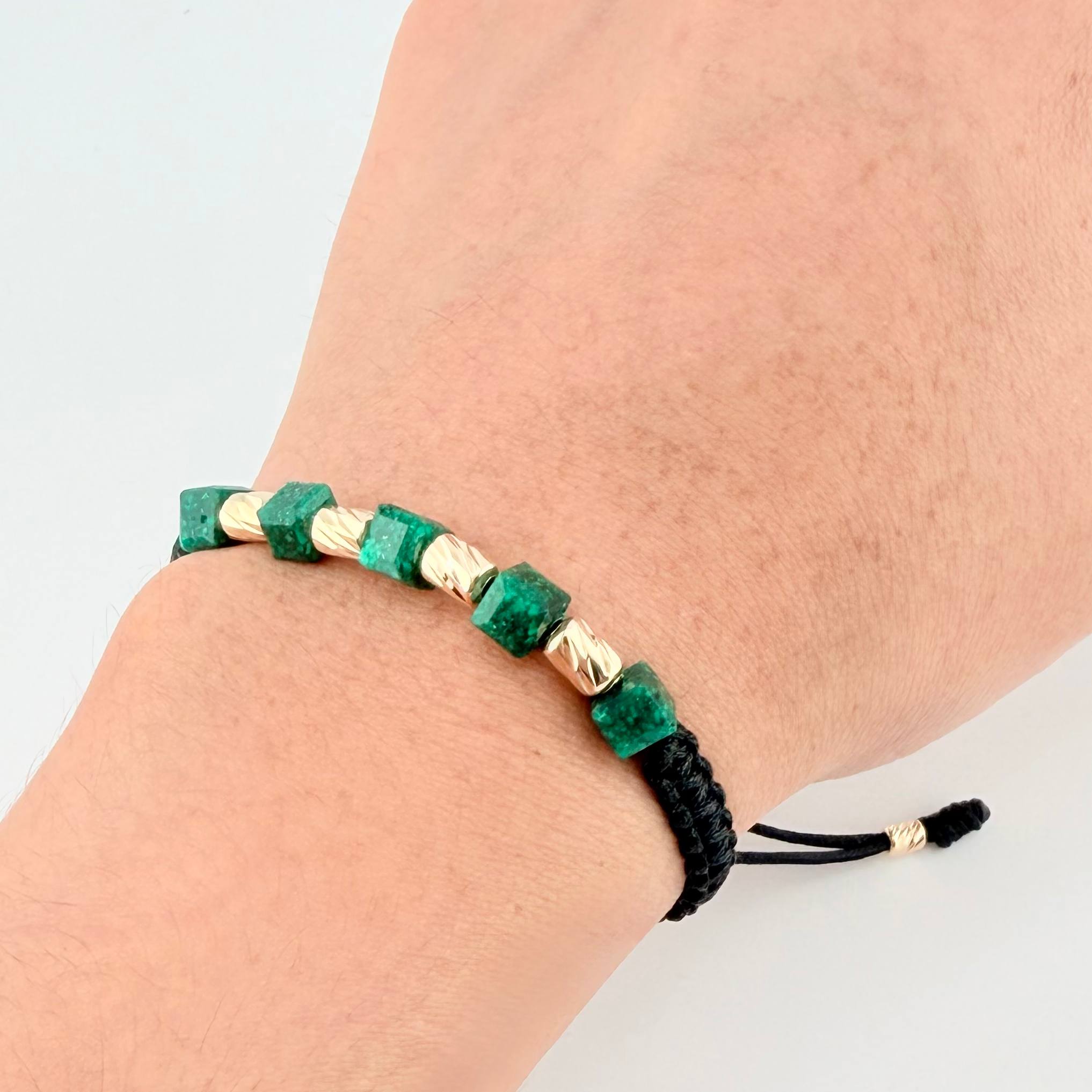 Pulsera Negra Morralla Cubica 4mm Cilindros 6und / Oro Amarillo 18K ©