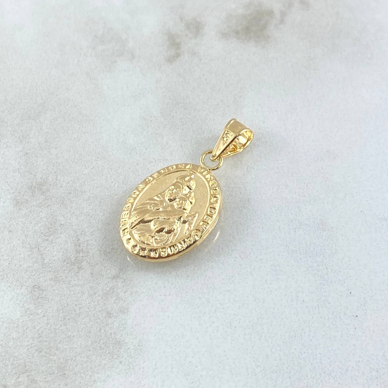 Dije Virgen del Carmen 1.05gr / 2.4cm / Ovalo Cargador Liso Oro Amarillo 18K ©