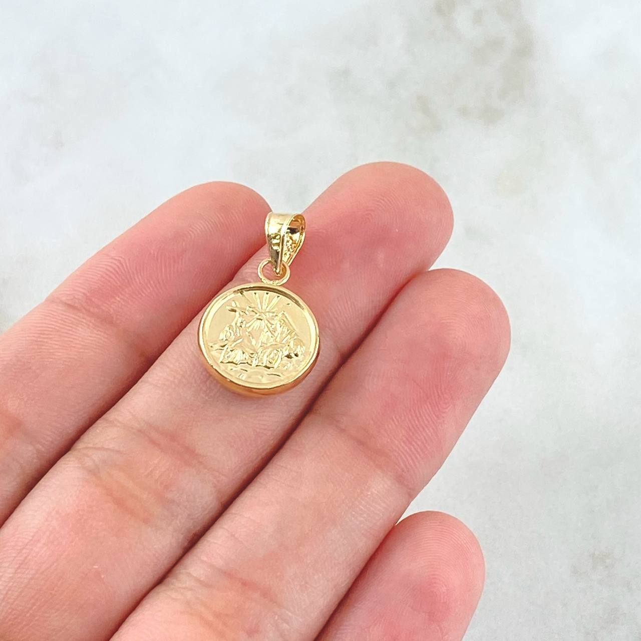 Dije Santísima Trinidad 0.85gr / 2.2cm / Circulo Mate Troquelado Oro Amarillo 18K ©