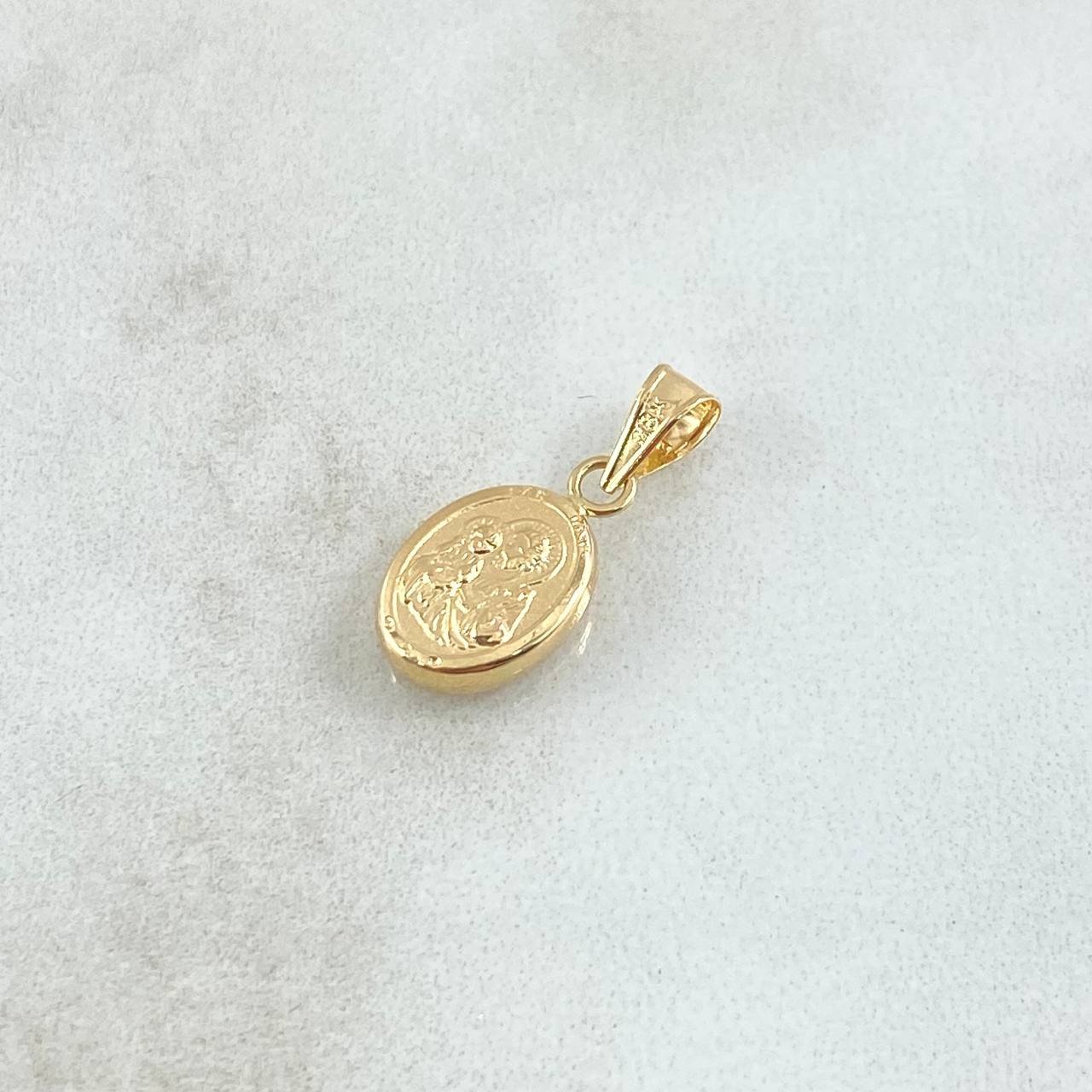 Dije San José 0.5gr / 1.7cm / Ovalo Cargador Liso Oro Amarillo 18K ©