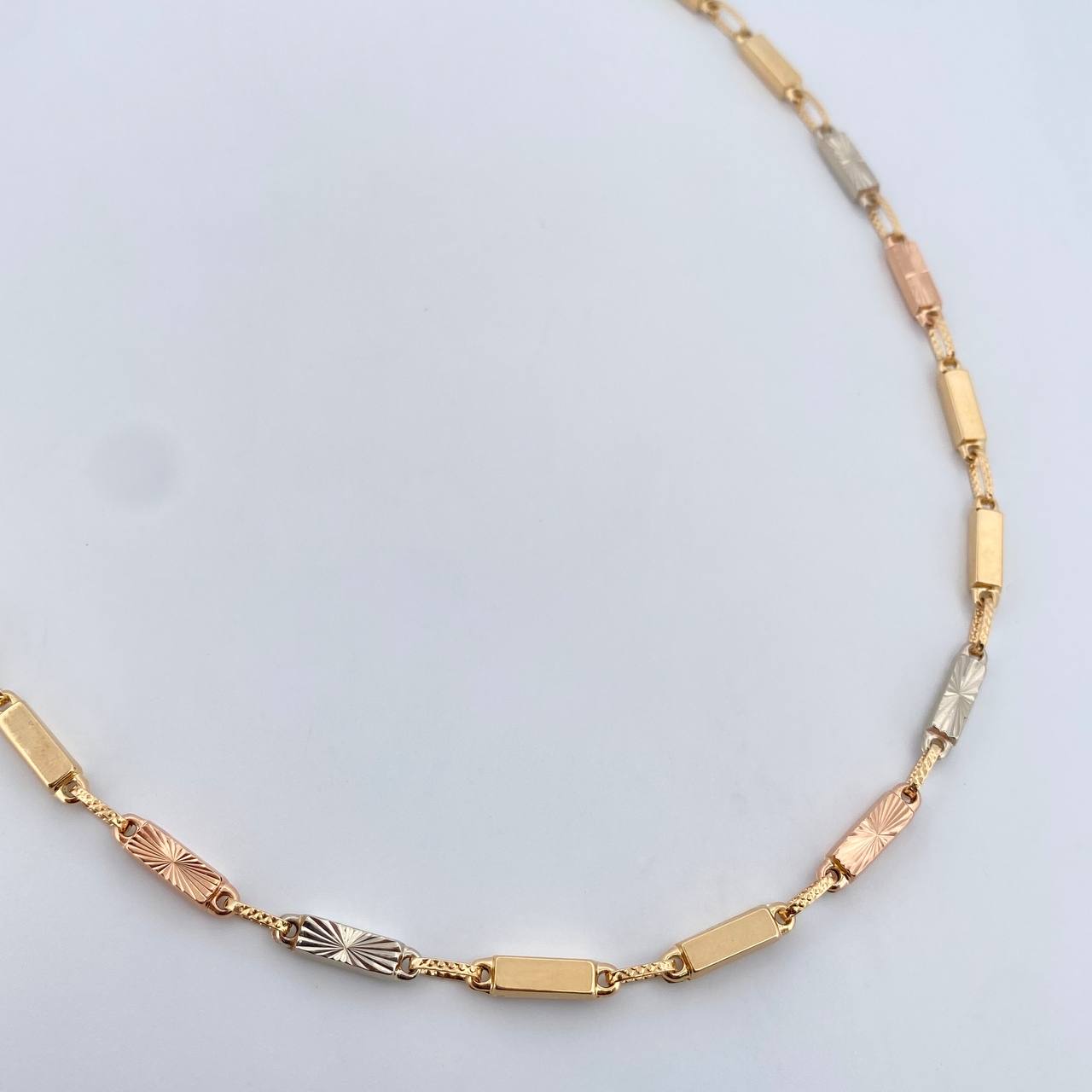 Cadena Rustica Rectangular 13.2gr / 60.8cm / 3.5mm Diamantada Tres Oros 18K $