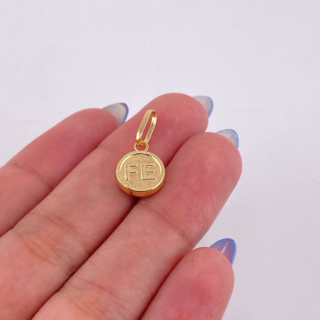 Dije Fe 0.8gr / 2cm / Oro Amarillo 18K *