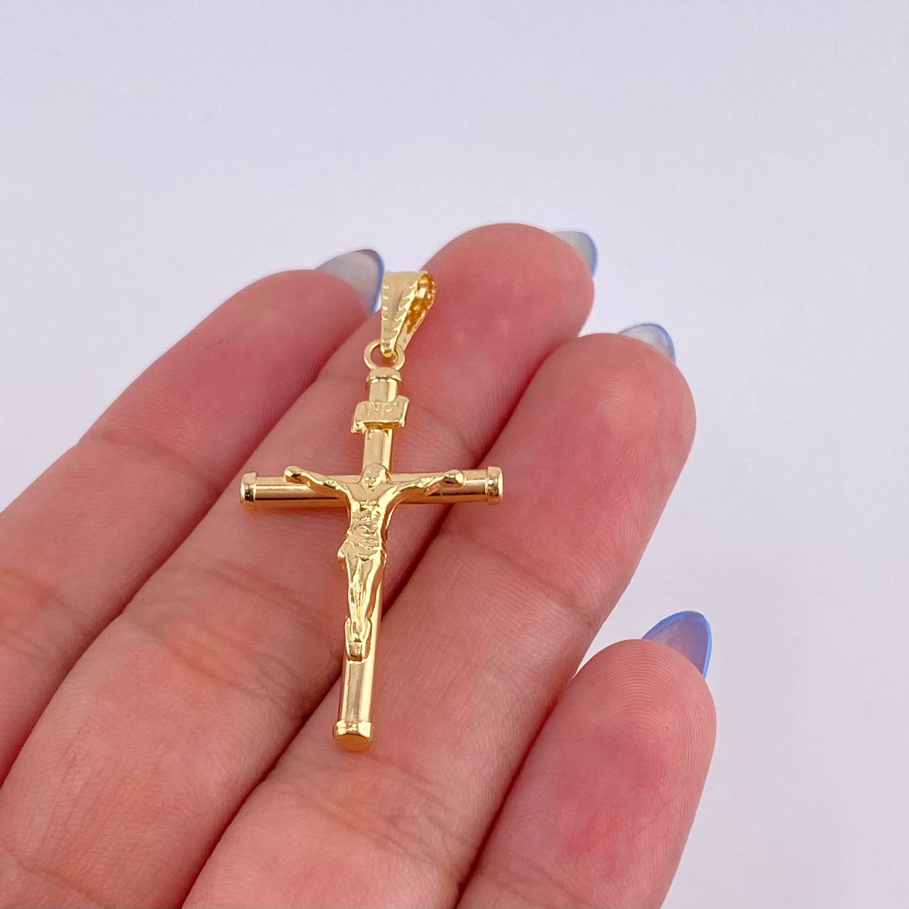 Dije Cruz Cristo Baston 1.4gr / 4.5cm / Oro Amarillo 18K ©